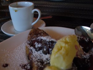 Bruschetta-plum dessert